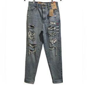 Levi’s Women High Waisted Mom Jeans 90’s Style NWT